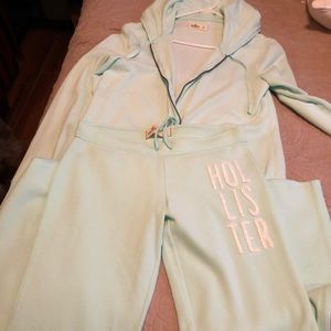 hollister jogging suits
